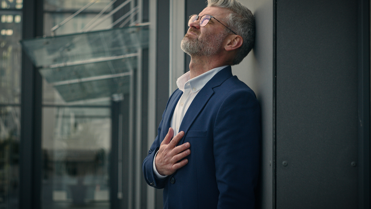Dolor en el pecho: ¿ansiedad o infarto? Aprende a diferenciarlos
